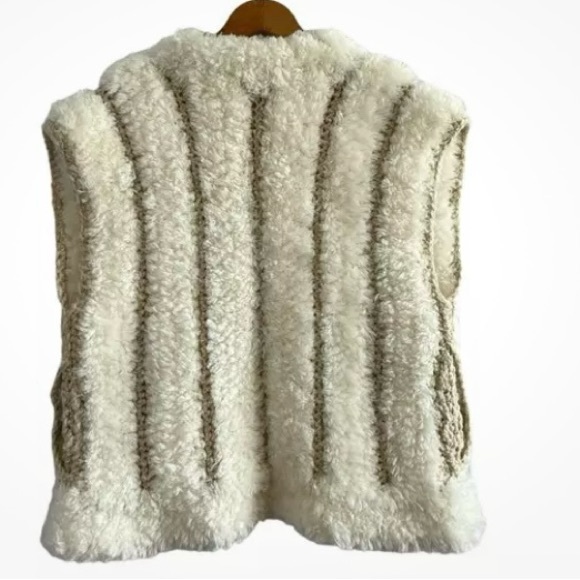 Chic Faux Fur Vest - Picture 2 of 7